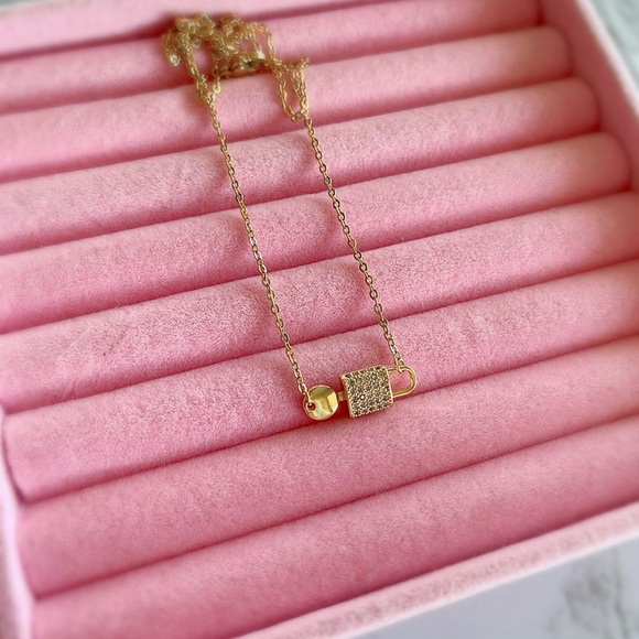 Dainty Padlock and key gold stainless steel necklace cubic zirconia - Picture 4 of 4